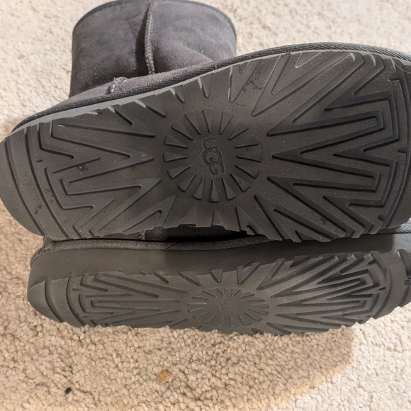 Ugg Gray Short Boots 8 Size - Picture 4 of 10
